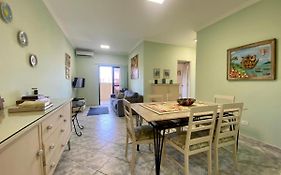 Apartamento em Ubatuba, Bairro Itagua, impecável
